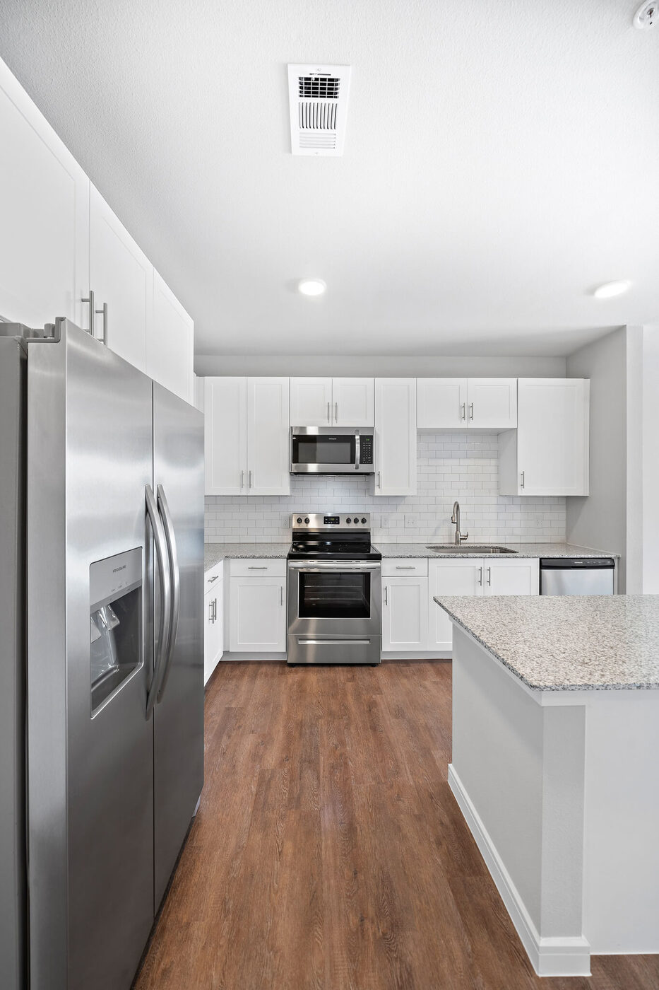 High-Rise apartment in Medical Center