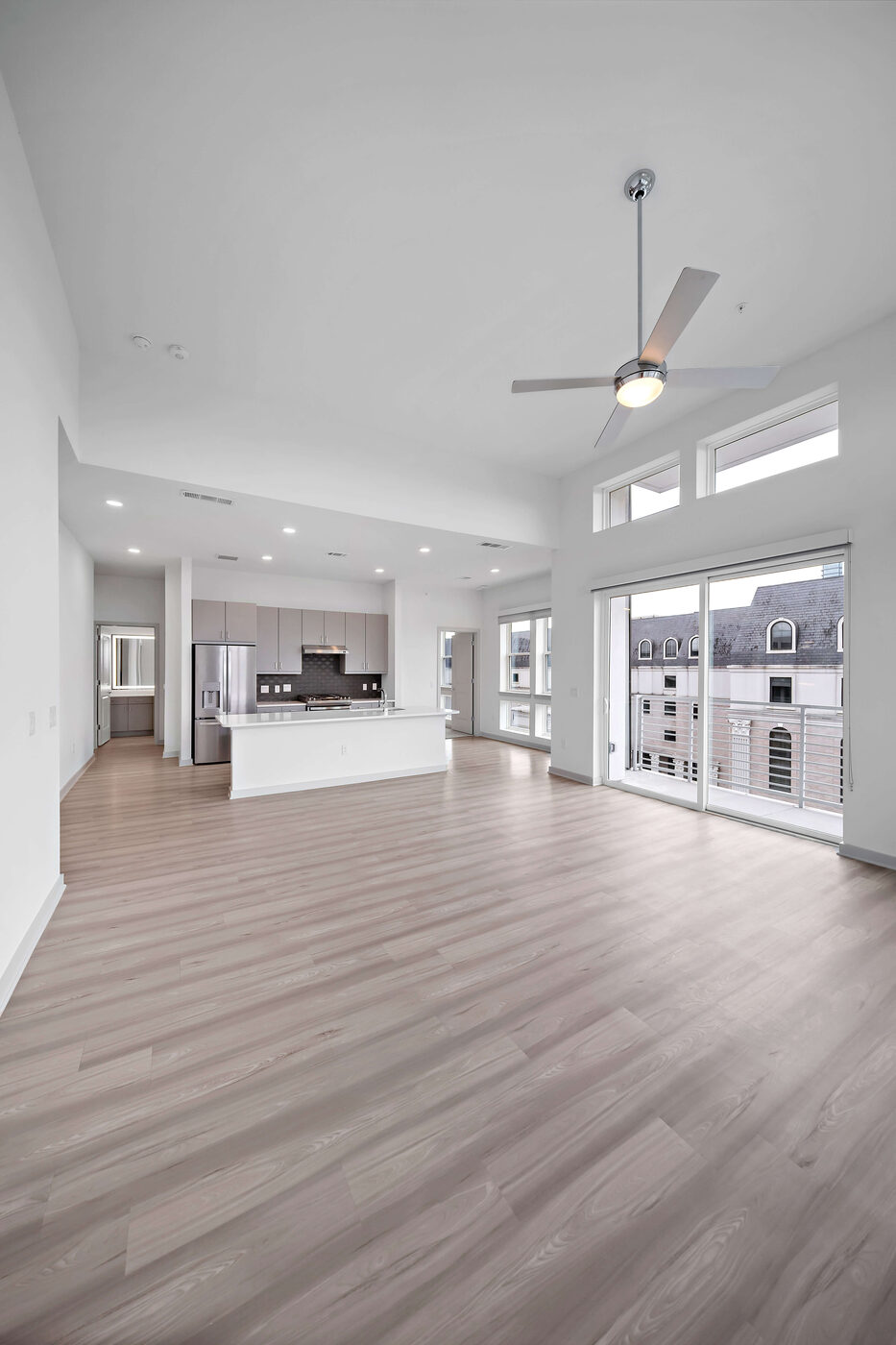High-Rise apartment in Uptown