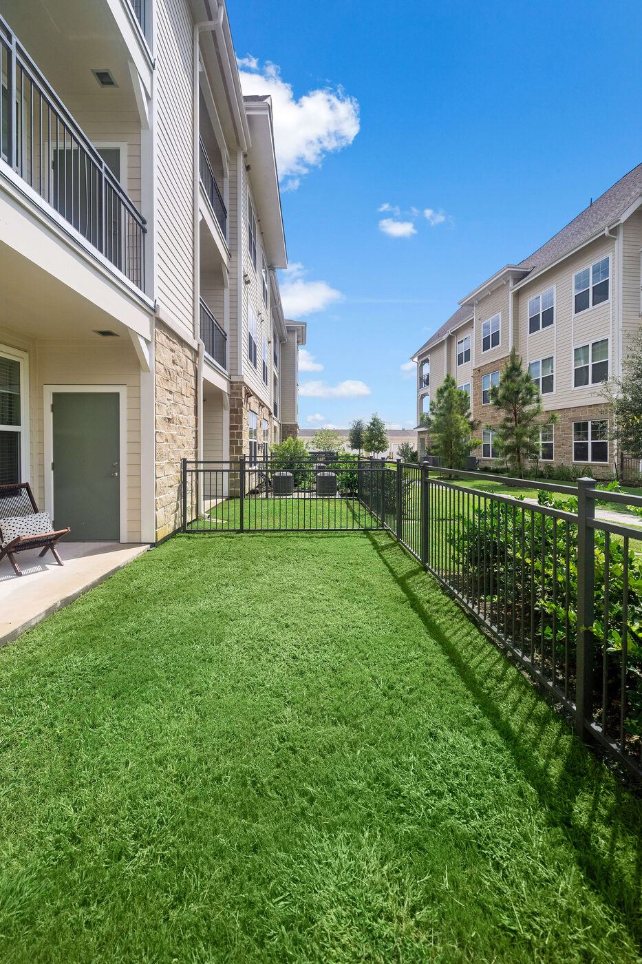 New Downtown Houston industrial warehouse lofts from $1,170 /mo, unit shown $2,713 /mo. Qualifications start at a 600 credit score.